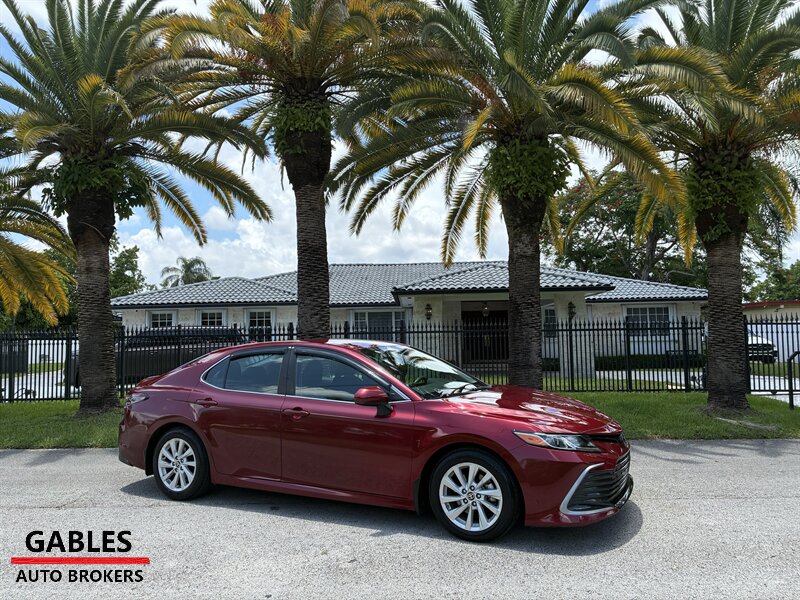 2022 Toyota Camry LE   - Photo 1 - Miami, FL 33165