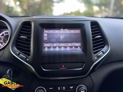 2019 Jeep Cherokee Latitude   - Photo 34 - Miami, FL 33165