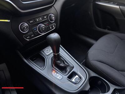 2019 Jeep Cherokee Latitude   - Photo 32 - Miami, FL 33165