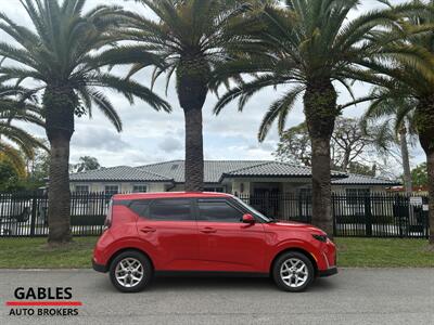 2023 Kia Soul LX   - Photo 2 - Miami, FL 33165