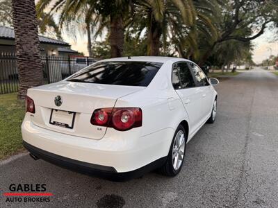 2010 Volkswagen Jetta S   - Photo 11 - Miami, FL 33165