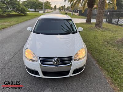 2010 Volkswagen Jetta S   - Photo 6 - Miami, FL 33165