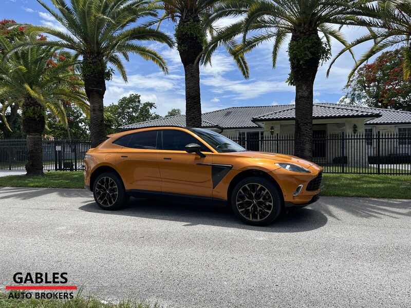 2021 Aston Martin DBX  