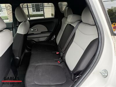 2014 Kia Soul   - Photo 10 - Miami, FL 33165