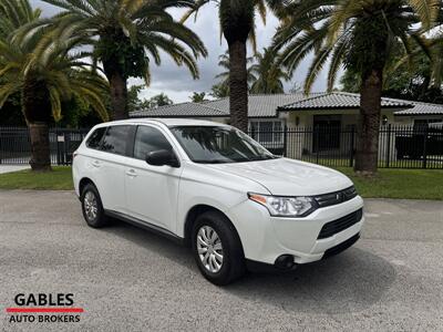 2014 Mitsubishi Outlander ES   - Photo 2 - Miami, FL 33165