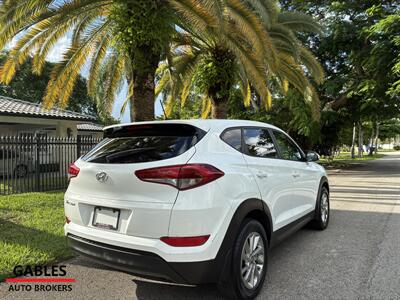 2017 Hyundai TUCSON SE - Photo 5 - Miami, FL 33165