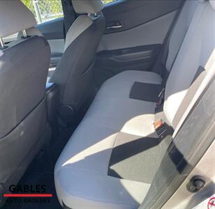 2019 Toyota C-HR XLE   - Photo 13 - Miami, FL 33165
