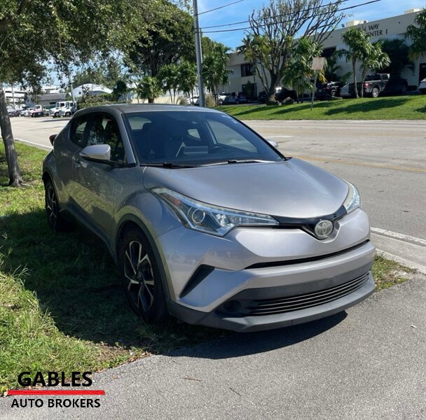 2019 Toyota C-HR XLE   - Photo 1 - Miami, FL 33165