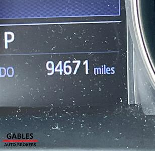2019 Toyota C-HR XLE   - Photo 9 - Miami, FL 33165