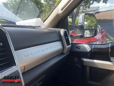 2022 Ford F-350 Super Duty Lariat   - Photo 8 - Miami, FL 33165
