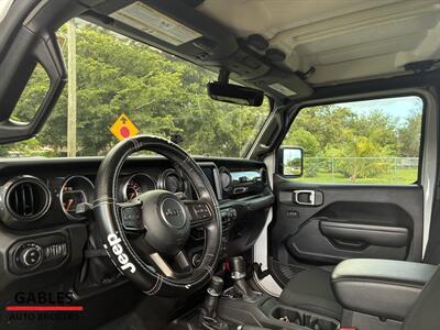 2022 Jeep Gladiator Sport   - Photo 14 - Miami, FL 33165