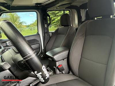 2022 Jeep Gladiator Sport   - Photo 20 - Miami, FL 33165