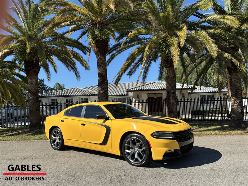 2017 Dodge Charger SXT   - Photo 1 - Miami, FL 33165