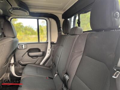 2022 Jeep Gladiator Altitude   - Photo 18 - Miami, FL 33165