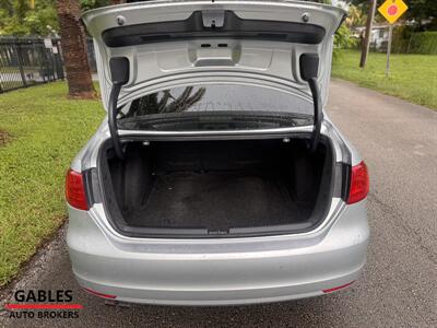 2013 Volkswagen Jetta   - Photo 10 - Miami, FL 33165