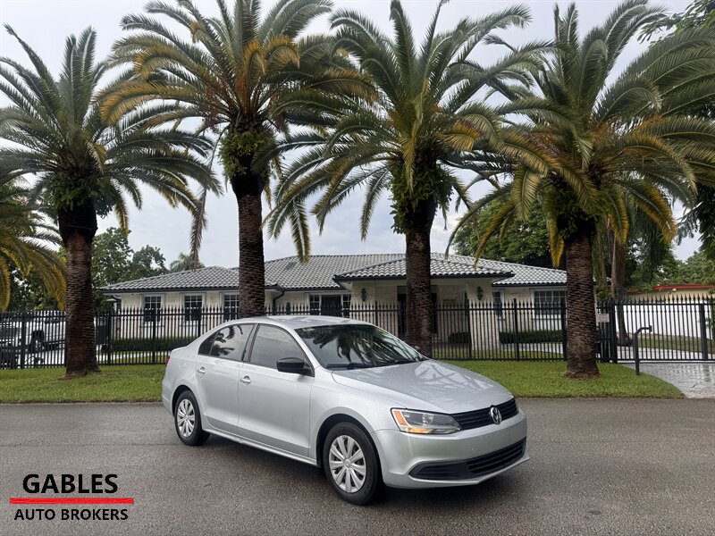 2013 Volkswagen Jetta   - Photo 1 - Miami, FL 33165