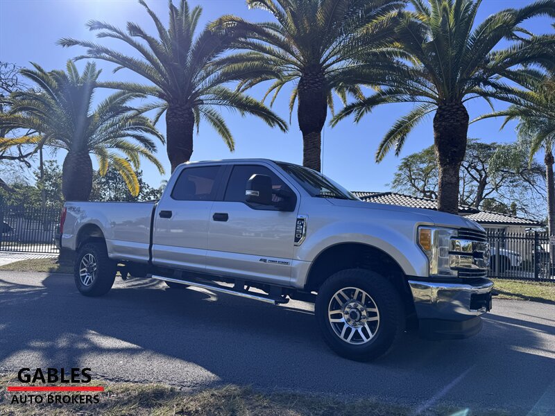 2017 Ford F-250 Super Duty XL   - Photo 1 - Miami, FL 33165