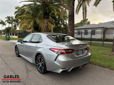 2018 Toyota Camry SE   - Photo 7 - Miami, FL 33165