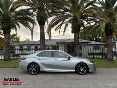 2018 Toyota Camry SE   - Photo 2 - Miami, FL 33165