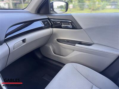 2017 Honda Accord LX   - Photo 21 - Miami, FL 33165