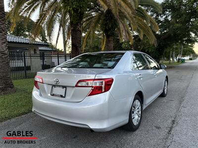2014 Toyota Camry LE   - Photo 5 - Miami, FL 33165