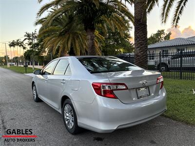2014 Toyota Camry LE   - Photo 11 - Miami, FL 33165