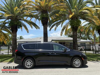 2026 Chrysler Pacifica Select - Photo 2 - Miami, FL 33165