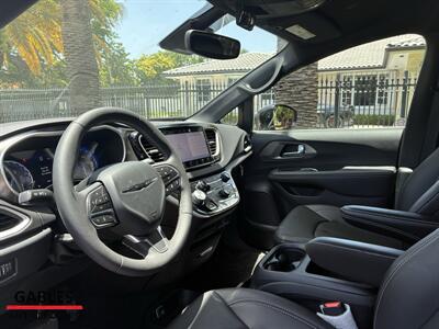 2026 Chrysler Pacifica Select - Photo 9 - Miami, FL 33165