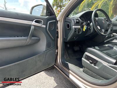 2006 Porsche Cayenne   - Photo 28 - Miami, FL 33165