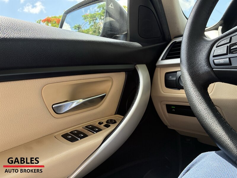 2018 BMW 3 — photo 15