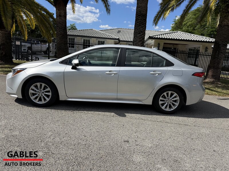 2023 Toyota Corolla LE photo 3