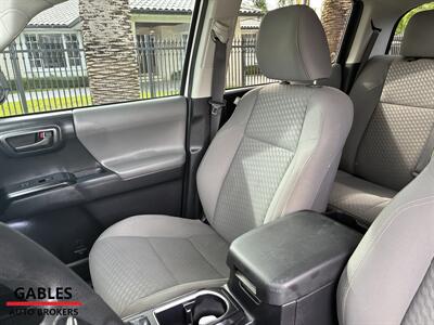 2022 Toyota Tacoma SR5 V6   - Photo 13 - Miami, FL 33165