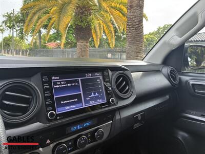 2022 Toyota Tacoma SR5 V6   - Photo 14 - Miami, FL 33165