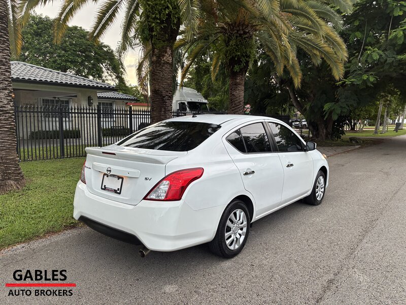 2018 Nissan Versa S photo 3