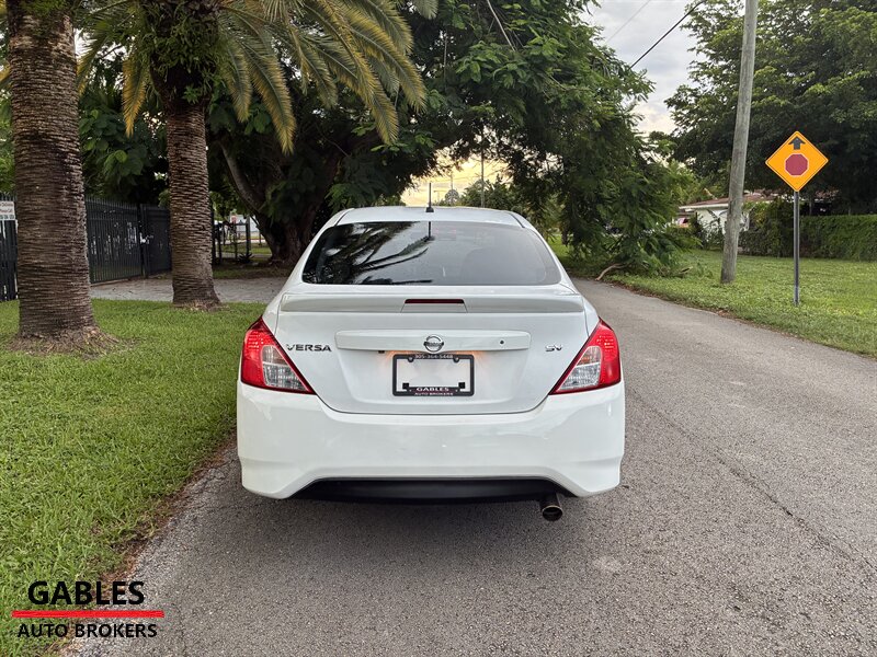 2018 Nissan Versa S photo 4