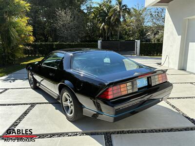 1989 Chevrolet Camaro IROC Z   - Photo 5 - Miami, FL 33165