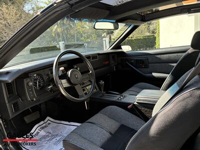1989 Chevrolet Camaro IROC Z   - Photo 13 - Miami, FL 33165