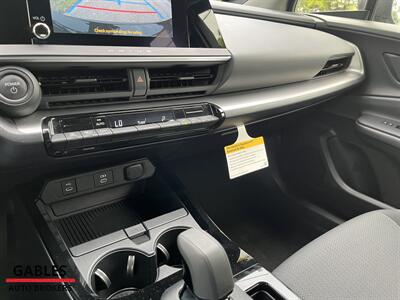 2024 Toyota Prius XLE   - Photo 19 - Miami, FL 33165