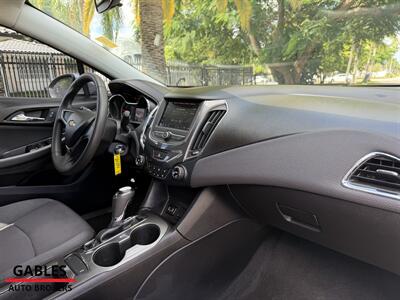 2019 Chevrolet Cruze LS   - Photo 11 - Miami, FL 33165