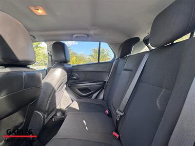2022 Chevrolet Trax LS   - Photo 20 - Miami, FL 33165