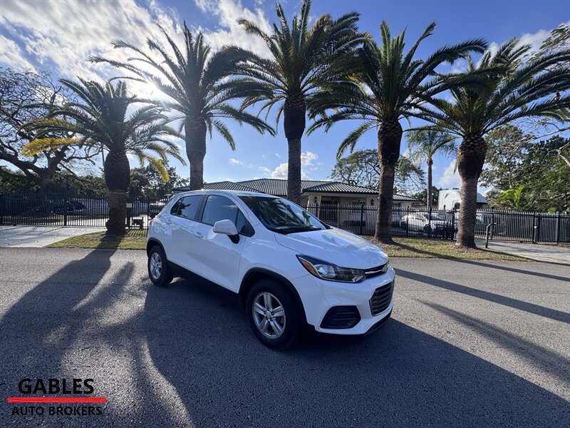2022 Chevrolet Trax LS   - Photo 1 - Miami, FL 33165