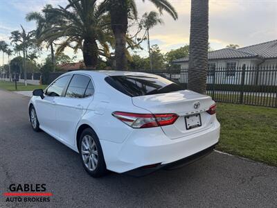 2018 Toyota Camry LE   - Photo 11 - Miami, FL 33165