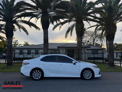2018 Toyota Camry LE   - Photo 2 - Miami, FL 33165