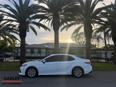 2018 Toyota Camry LE   - Photo 8 - Miami, FL 33165