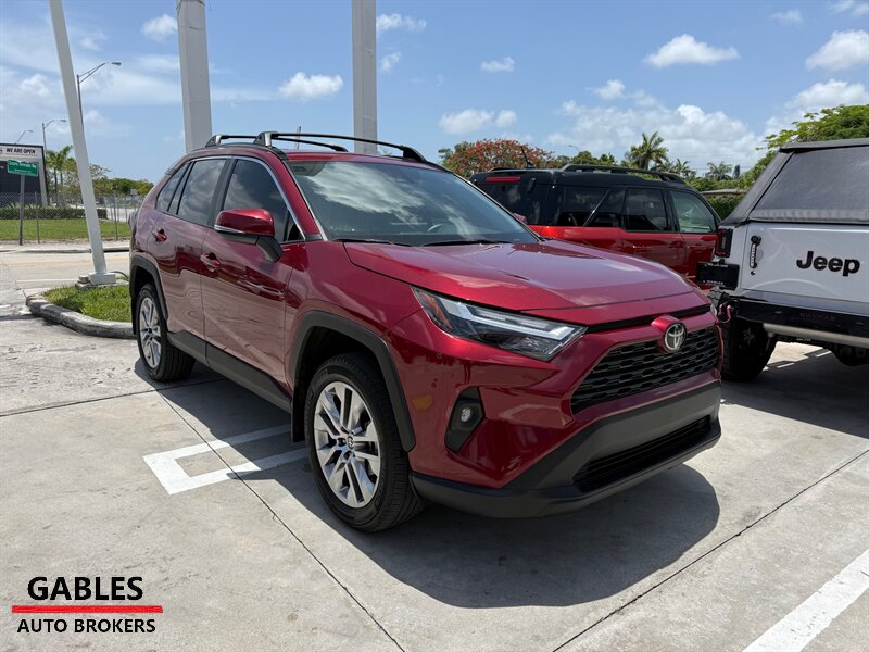 2021 Toyota RAV4 LE   - Photo 1 - Miami, FL 33165