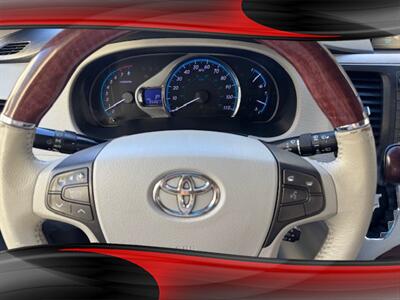2011 Toyota Sienna Limited 7-Passenger   - Photo 9 - Pasadena, CA 91106