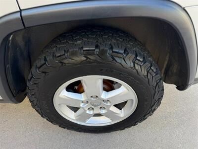 2011 Jeep Grand Cherokee Laredo - Photo 16 - Pasadena, CA 91106