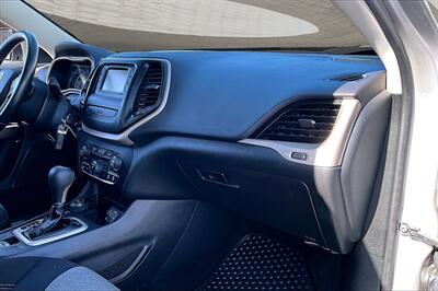 2018 Jeep Cherokee Latitude - Photo 16 - Rock Springs, WY 82901