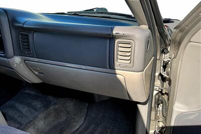 2001 Chevrolet Suburban 1500   - Photo 16 - Rock Springs, WY 82901