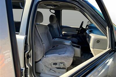 2001 Chevrolet Suburban 1500   - Photo 7 - Rock Springs, WY 82901